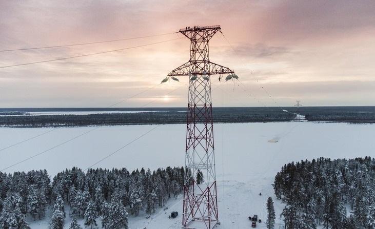 Опоры ЛЭП производства ОМК установили на берегах Печоры
