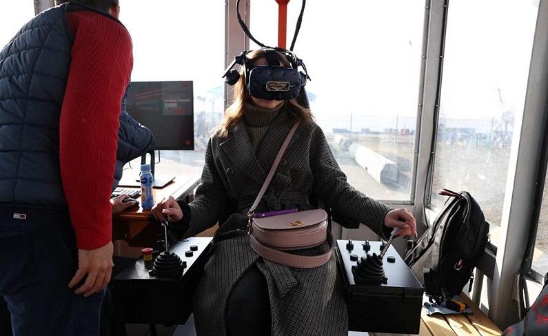 В «Норникеле» будут учить управлять портальными кранами на VR-тренажере
